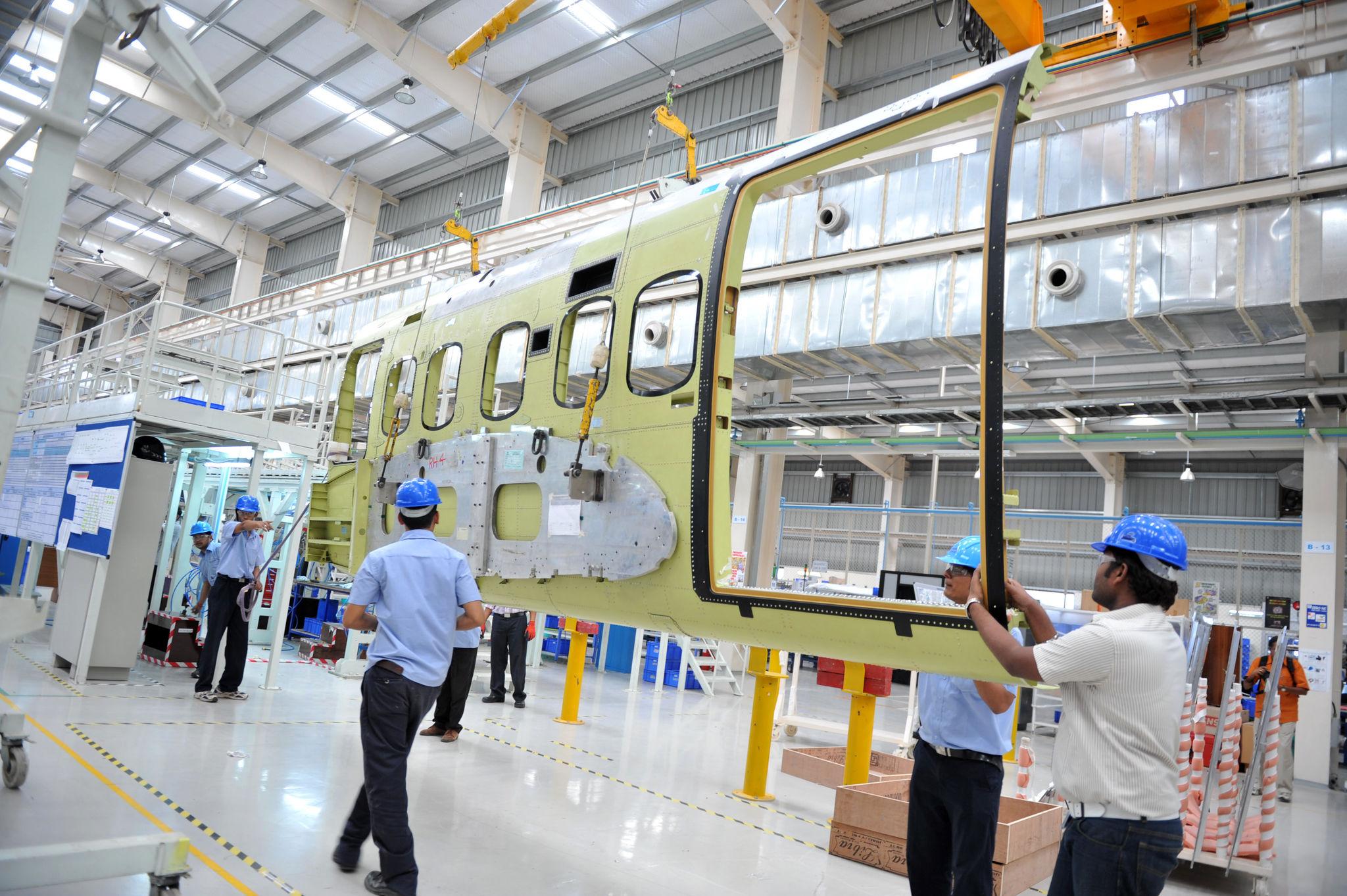 Fitting a cabin frame by overhead crane