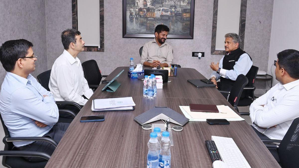 An investor meeting with the Chief Minister