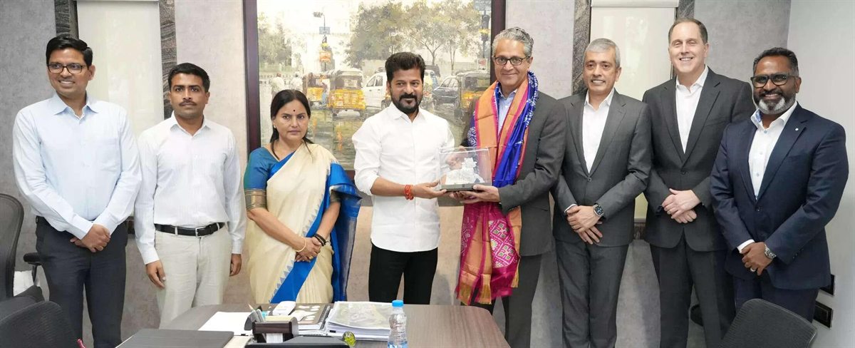 An operator delegation calling on the Chief Minister