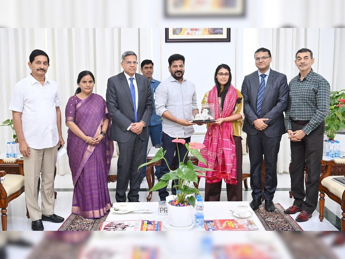 The Chief Minister with a visiting delegation
